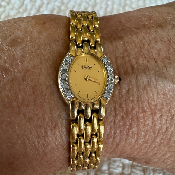 Seiko Accessories - Sparkly Vintage Ladies Seiko Gold Tone Quartz watch